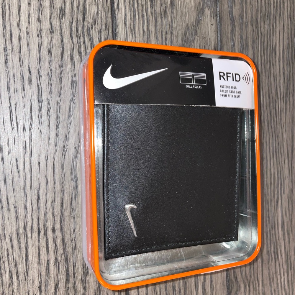 Nike Black Key Card Holder Sleek Design